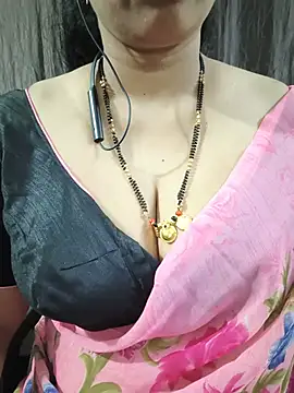 bhuvana_555 live cam on StripChat