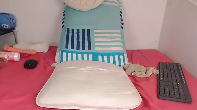 shunrei_saan live cam on StripChat