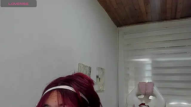 Sara_Red_X1
