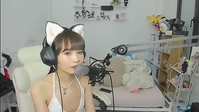 NeKo-nEk0-niI live cam on StripChat