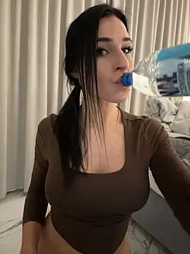 OIivia Live Webcam on Stripchat