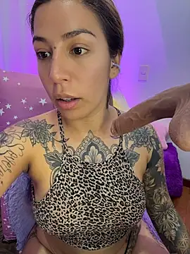 _antonella_dreamss live cam on StripChat