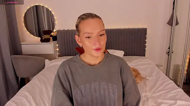 CassieRayss live cam on StripChat