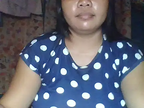 MommyKaye30 live cam on StripChat