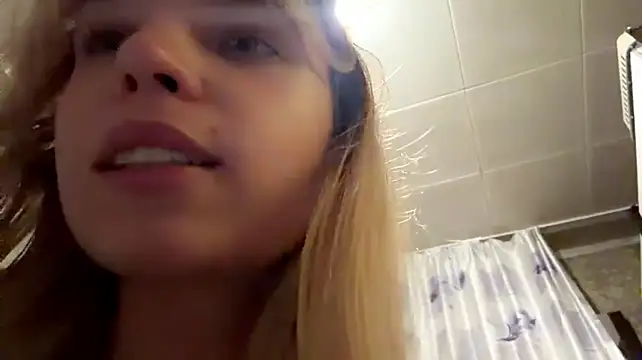 LilliaEhmen live cam on StripChat