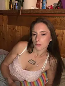 TeenLeonie18 live cam on StripChat