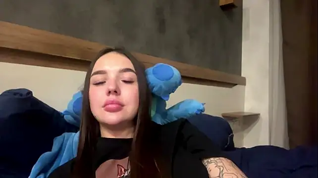 AntoninaPachew live cam on StripChat
