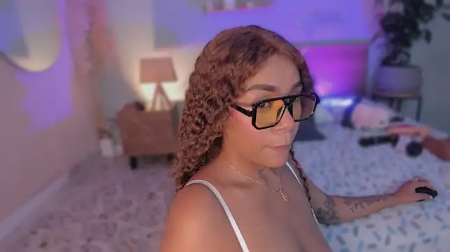 YariRose webcam