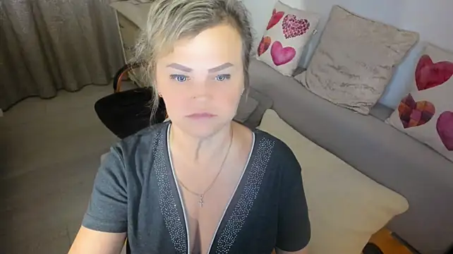 MildMature live cam on StripChat