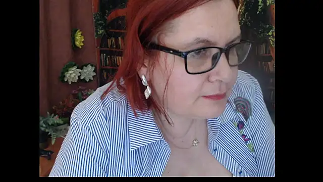 PlayfullMature live cam preview