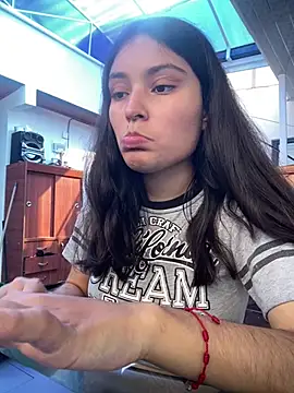 hotwife26 (Ask my age) - show tits