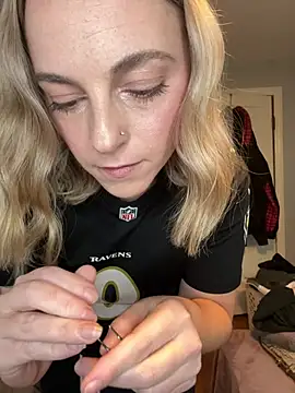 jaseyrae (F young) - Flash asshole close to cam