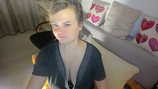 MildMature live cam preview