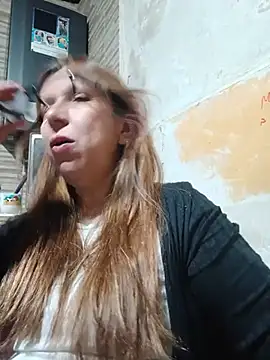 cari75 (F mature) - Masaje en teta 2 minutos