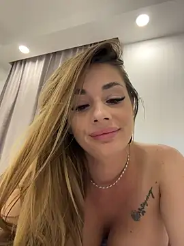IsabellaEtthan live cam on StripChat
