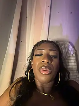 Nina_Velveta