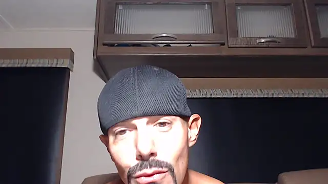 ThickD2C live cam on StripChat