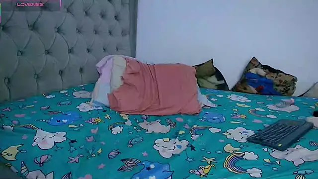 hellokitty30 live cam on StripChat