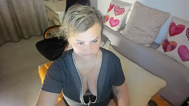MildMature live cam preview