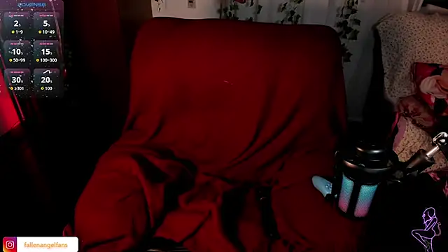 Fallengangel live cam on StripChat