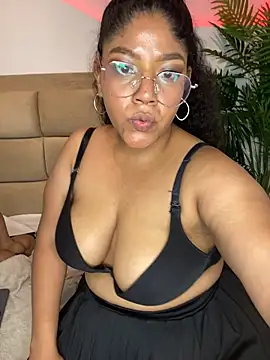Live-Webcam-Show mit Molly__Beauty - Interaktive Lovense-Toys verfügbar
