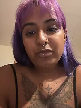 NaughtyNeive live cam on StripChat