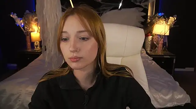 LizzaMoonn live cam preview