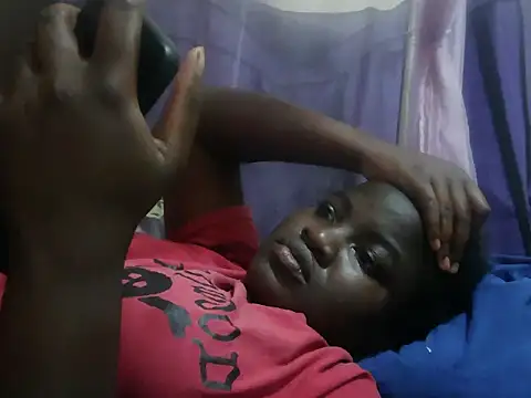 creamyy_pussie webcam stripchat model stream image
