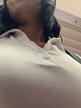 AlaiaStearling_ live cam preview