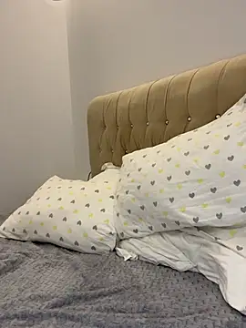 Olivia69Rose live cam preview