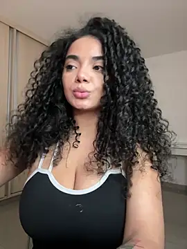 Curlyierr webcam stripchat model stream image