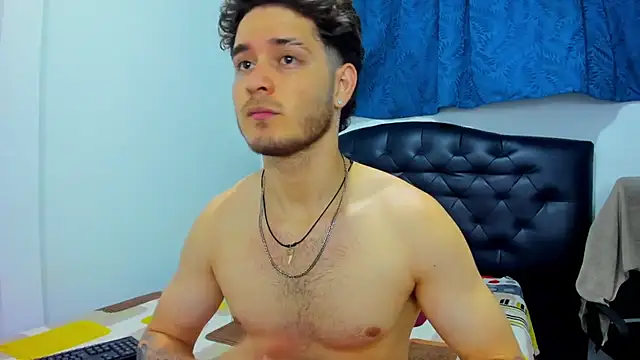 rayan_lynx live cam on StripChat
