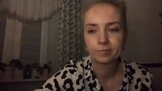 JenniferAlone live cam on StripChat