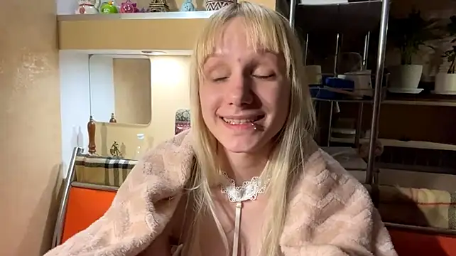 Blondilis live cam on StripChat