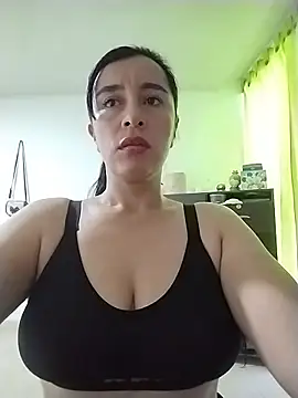 hailey85 live cam on StripChat