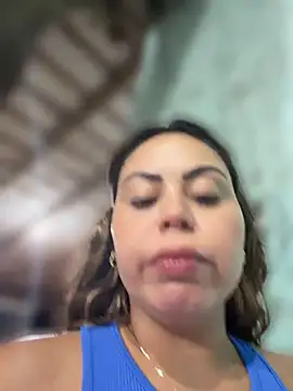 LariiHotWife