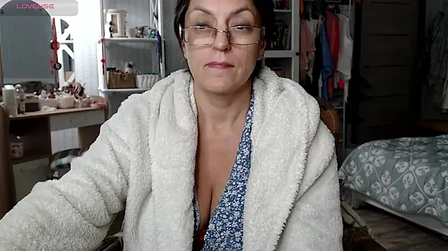 BloomingAllure live cam preview