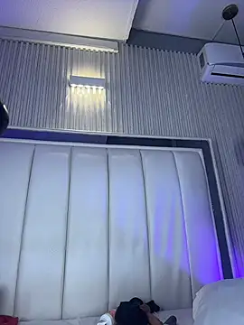 LovelyEyesx live cam preview