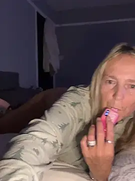 Blondnboujee53 live cam preview