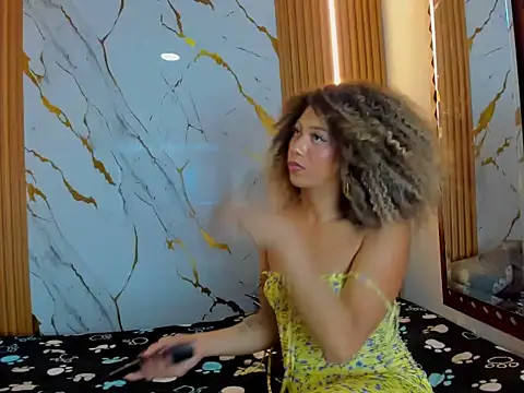 naia_heart live cam preview
