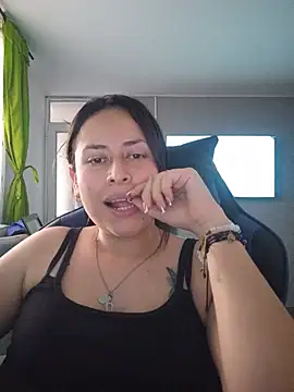 lunisls95 live cam on StripChat