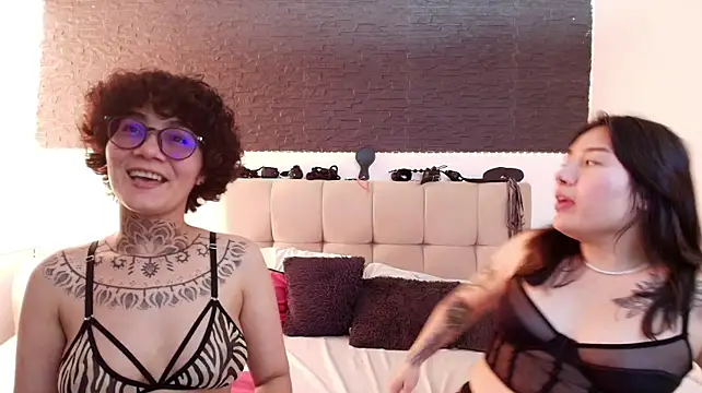 anaroman01 live cam on StripChat