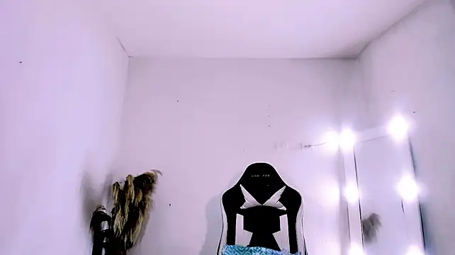 carolinemiller7 webcam