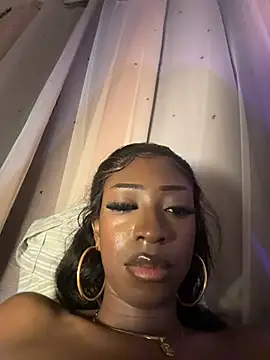 Nina_Velveta