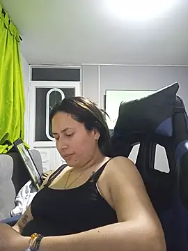 lunisls95 live cam on StripChat