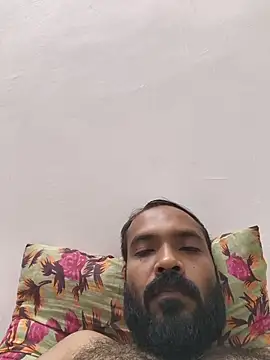 Hairy_hunk32 live cam on StripChat