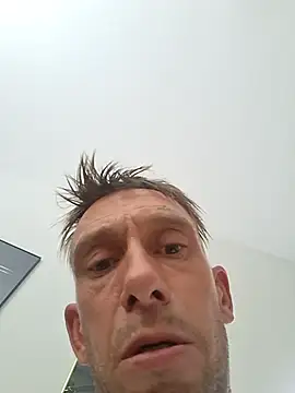 handyandy7 live cam on StripChat