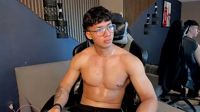 Axxel_Muscle webcam