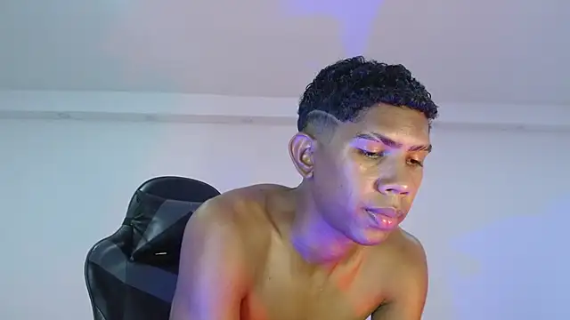 skiper_monstercock live cam on StripChat