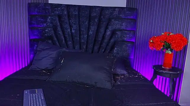 MiiaLimour live cam preview